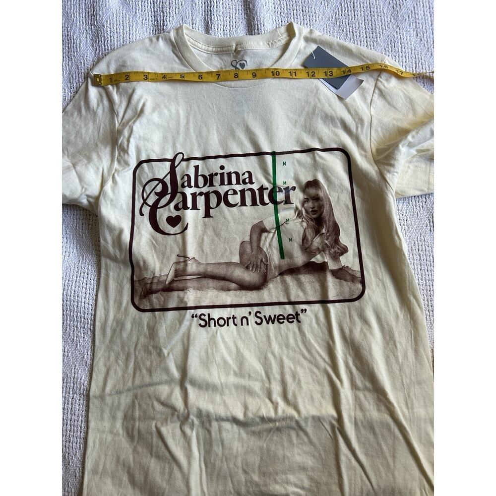 Sabrina Carpenter Short n Sweet Tour Graphic T-Shirt Cream Off White Sz M - Picture 3 of 5